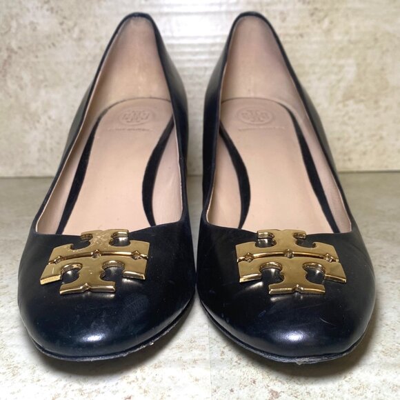 Tory Burch Black Leather Wedge Pumps Gold Logo Accent Elegant Comfortable - Picture 2 of 9